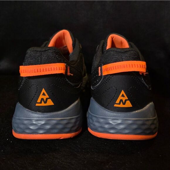 New Balance Men\'s Black and Orange Trail Shoes Size 12 main image 5